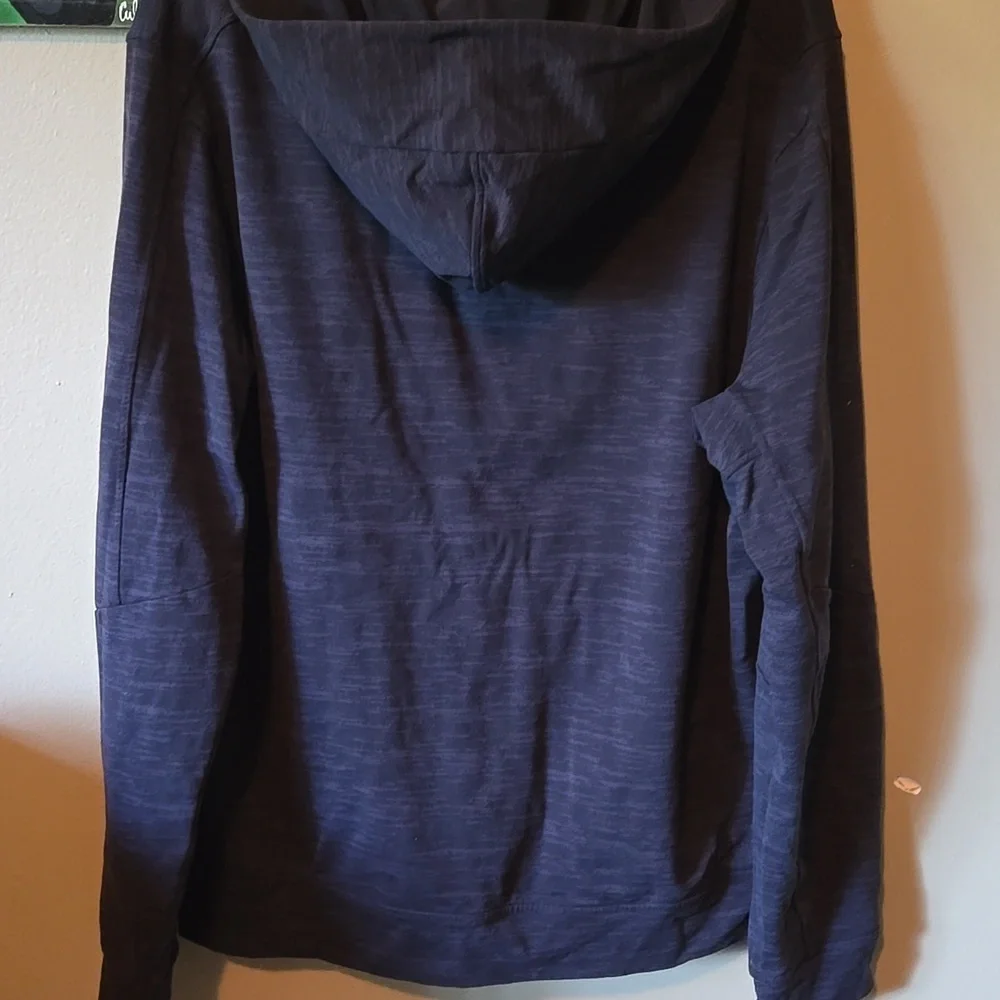 Men’s lululemon, like new. - Picture 3 of 10
